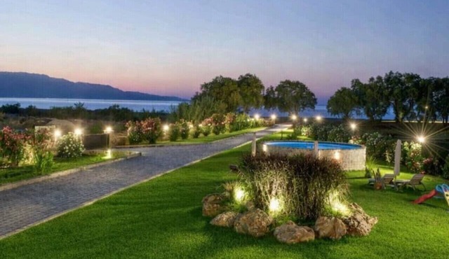 Beachfront villa in Chania with Priv. Pool & Sauna