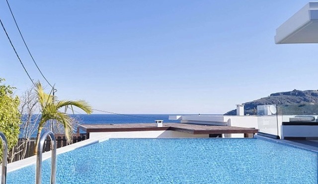 Beautiful 3 Bedroom Villa with HEATED PRIVATE INFINITY POOL near Lindos!