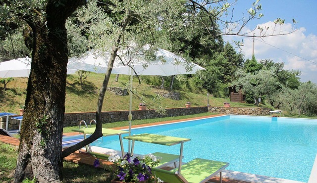Beautiful apartment in villa for 4 people with pool, WIFI, TV, patio and pets allowed
