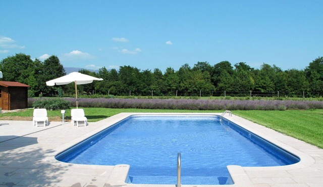 Beautiful apartment in villa for 4 people with pool, A/C, WIFI, TV and terrace