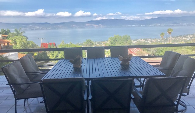 BEAUTIFUL HOUSE WITH A FULL VIEW TO THE LAKE OF CHAPALA AND MOUNTAINS