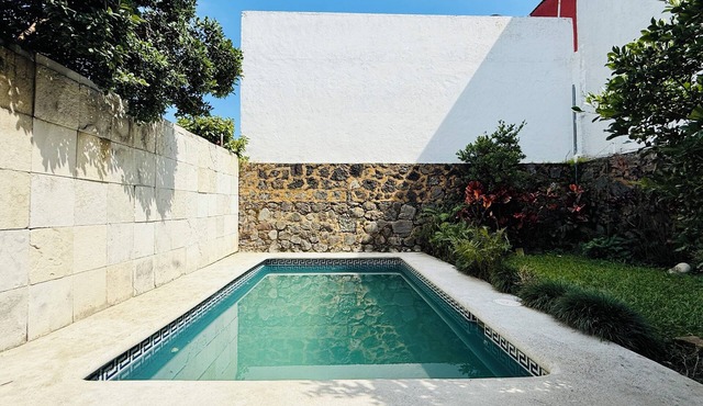 Beautiful secure home with pool, jacuzzi and BBQ. (Suitable for some pets)