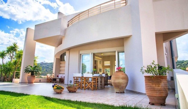 Beautiful Villa near Sea in Agios Nikolas