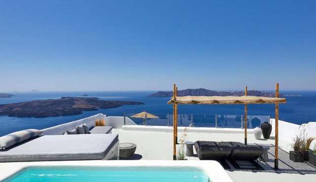 BH549 - C - Suite Santorini