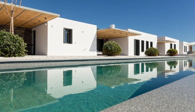 BH843 - R - Villa Paros