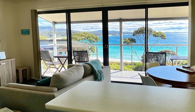 BINALONG BAY COTTAGE 2 bedrooms, 2 bathrooms, amazing views of Binalong Bay