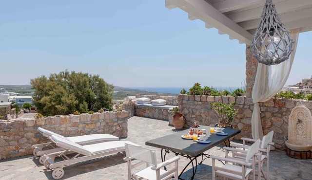 Black Gem Villa: Private Heated Jacuzzi & Caldera View