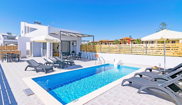 Blue oyster Beachfront villa, No car needed 4