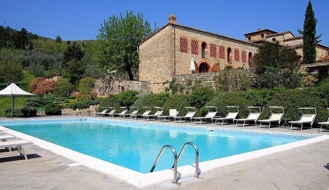 Borgo Bello E: A characteristic and welcoming two-story apartment in the characteristic style of the Tuscan countryside.