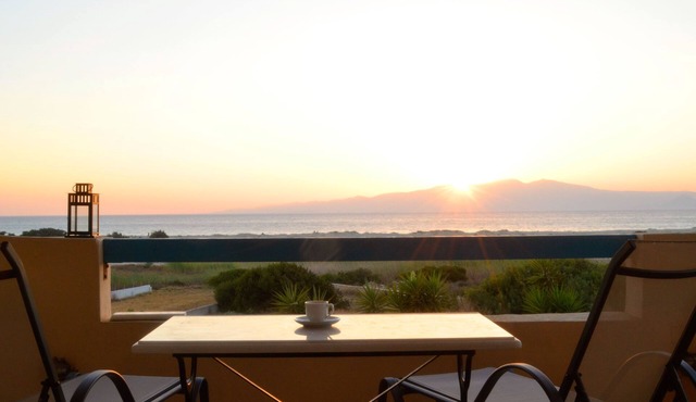 Breathtaking sunset, salt lake and Aegean sea view. 150m from magnificent beach.