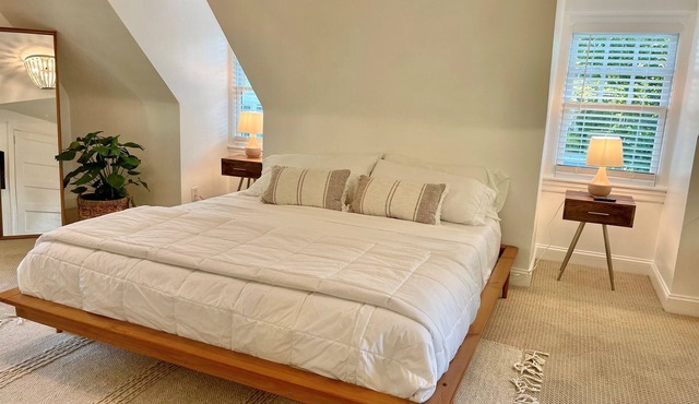 Buttonwood Boutique Hotel Cottage B, Beach & Town