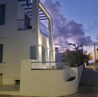 Captain Lazaros Detached Beach Villa and Suites