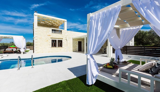 Caramel Villa, with 40m² Pool & Spa Whirlpool