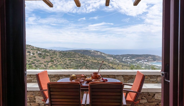 Carnation Rose Family Apartment in Sifnos