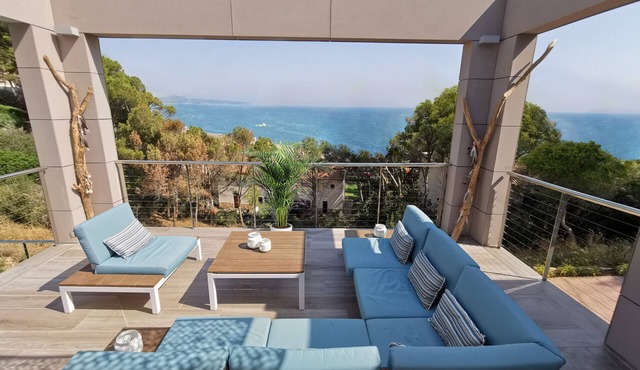 Casa de la Luz luxurious villa by the sea