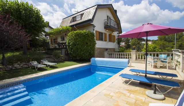Catalunya Casas Private paradise - hop, skipjump to Barcelona!