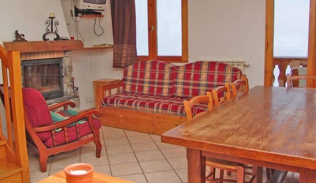 Chalet, wifi, 50m from resort center, balcony, fireplace or stove, parking, tv, ski locker, 90m²