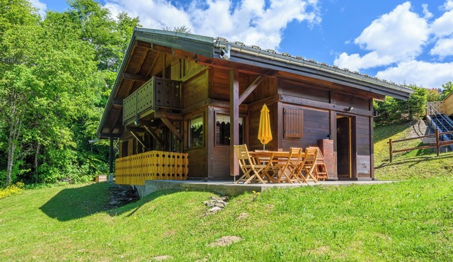 Chalet 8 people close to the village center and slopes
