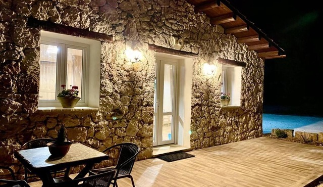 Charming 2-bedroom country house in marvelous Avola with AC, WiFi