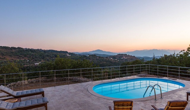 Charming Villa above Rethymno Family Friendly