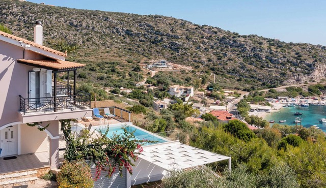 Coastal Paradise Found - Komis' Private Pool Gem