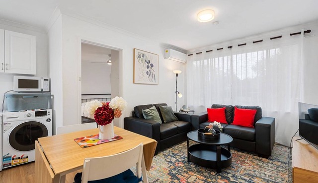 Comfortable 1-Bed Retreat Near Canberra City