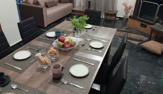 Comfortable 4th fl flat ideal for up to 8 people