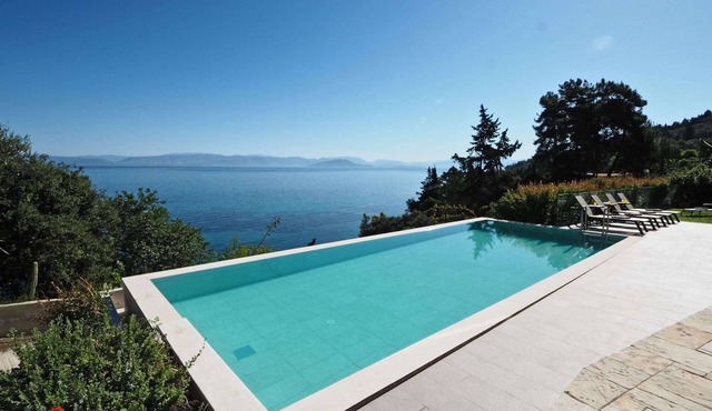 Contemporary Seafront Villa, A/C, Private Pool, Amazing Views - Walking Distance to Beach & Tavernas