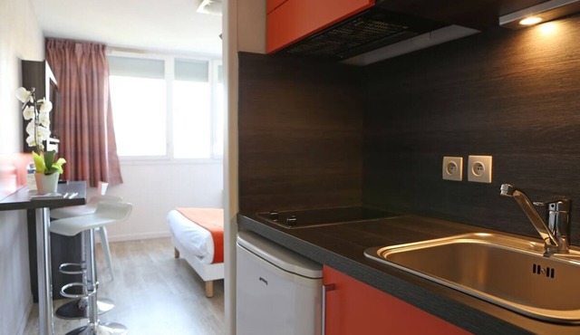 Convenient Studio Near Paris Expo, Orly Airport and Tram Access