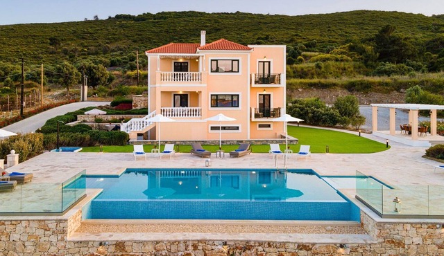 Cosy apartment for 4 people with pool, A/C, WIFI, TV, balcony, panoramic view and parking