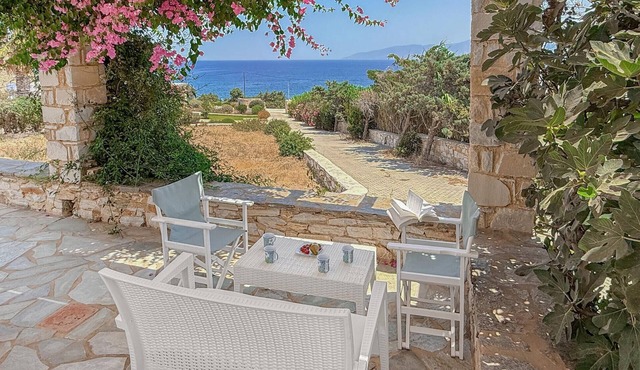 Cozy home in Ampela, Paros with WiFi