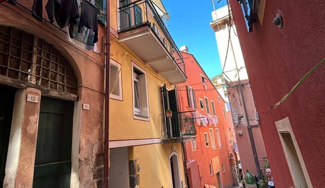 Da Batti in the historic center, a stone's throw from the sea