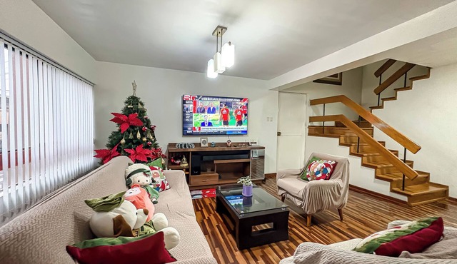 Duplex of 03 spacious rooms with living room, dining room and kitchen in California.