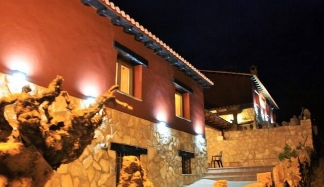 El Escalerón II House | Accommodation The Toba. Patio, barbecue and fireplace