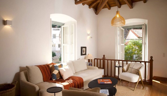 Elegant Hydra Getaway