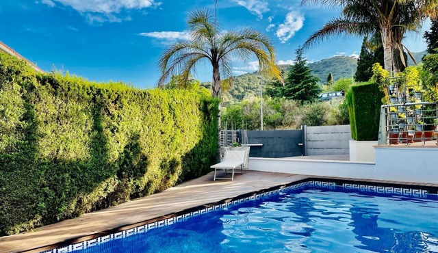 Elegante Casa con Piscina, Sauna, Gimnasio y A/C a 25 km de Barcelona