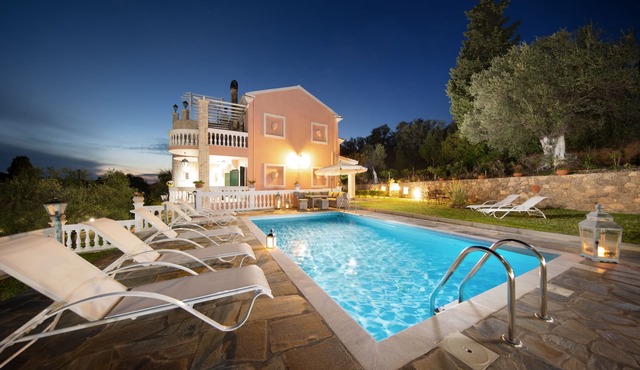 Eleonas: Elegant villa close to Ipsos, A/C, WiFi