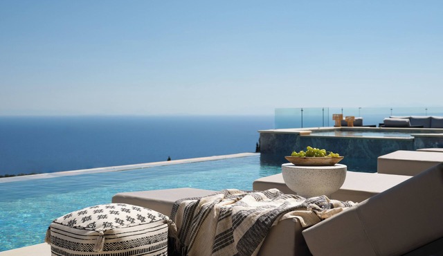 Elpida Luxury Villa, with Infinity Pool & Jacuzzi