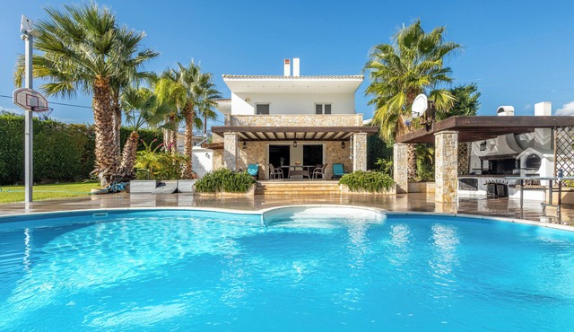 Enjoy your vacation at a luxurious stone villa with garden & swimming pool!