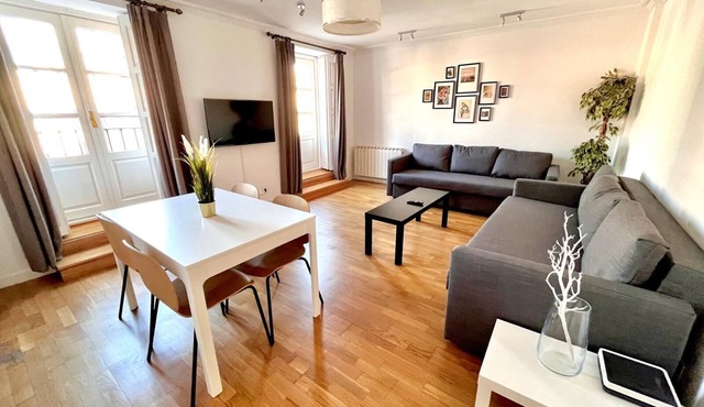 Espacios Blanco Plaza Mayor LUX: two rooms, 5 beds, balconies with views of the Plaza Mayor itself!