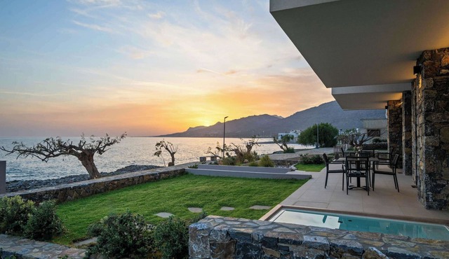 Evelmare Beachfront Apartment With Private Jacuzzi