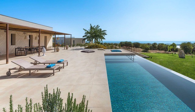 Exceptional modern villa with majestic sea view in Sampieri - DiCasaInSicilia