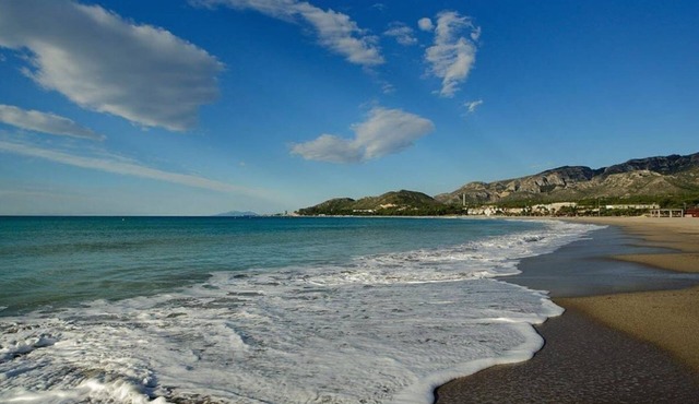 Exclusive Villa, Prime Seafront, with Sea View, Garden & BBQ, 300 m from beach