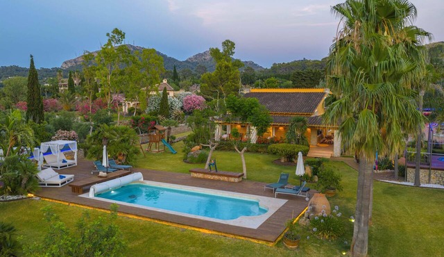 Exclusiva Villa con piscina climatizada, jacuzzi, sauna, gim, y 10000m2 jardín