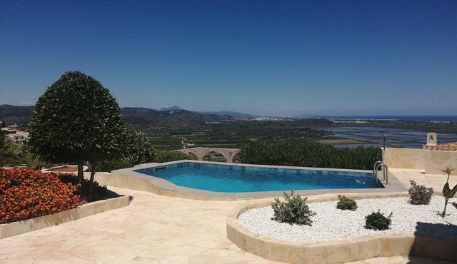 Exclusive semi-detached house approx. 95 sqm with private pool and sea views