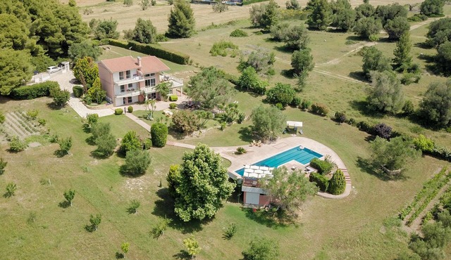 Exclusive villa sani area