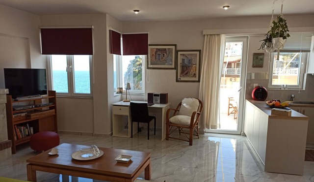 EXPERIENCE & ENJOY SEA VIEW & SOUND OF THE WAVES (MAISONETTE DIM)