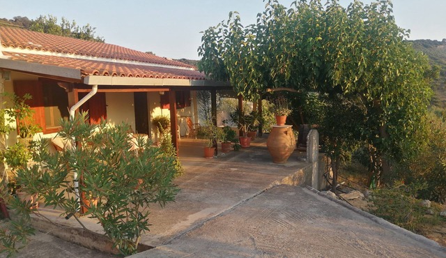 FABULOUS STUDIO IN VENI - KOLYMVARI