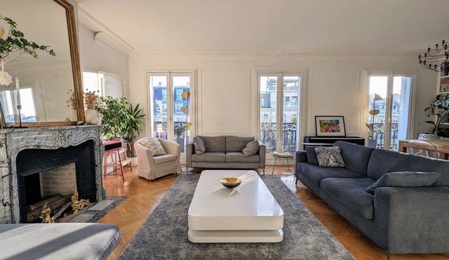 Familial apartment - Elysées district 110 M2, 3 BDR, 2 BA
