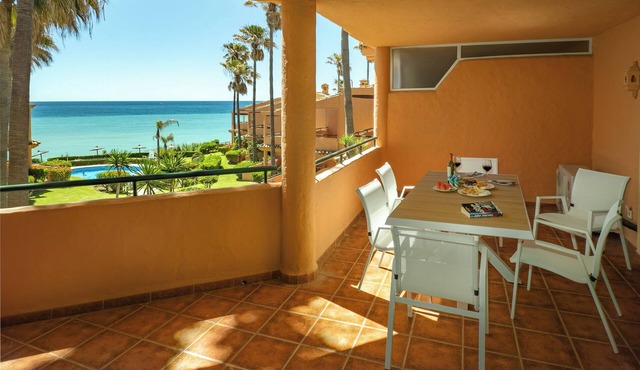 Fantastic Views. 2 pools. 3m from Beach Special offer May/June €65 per night